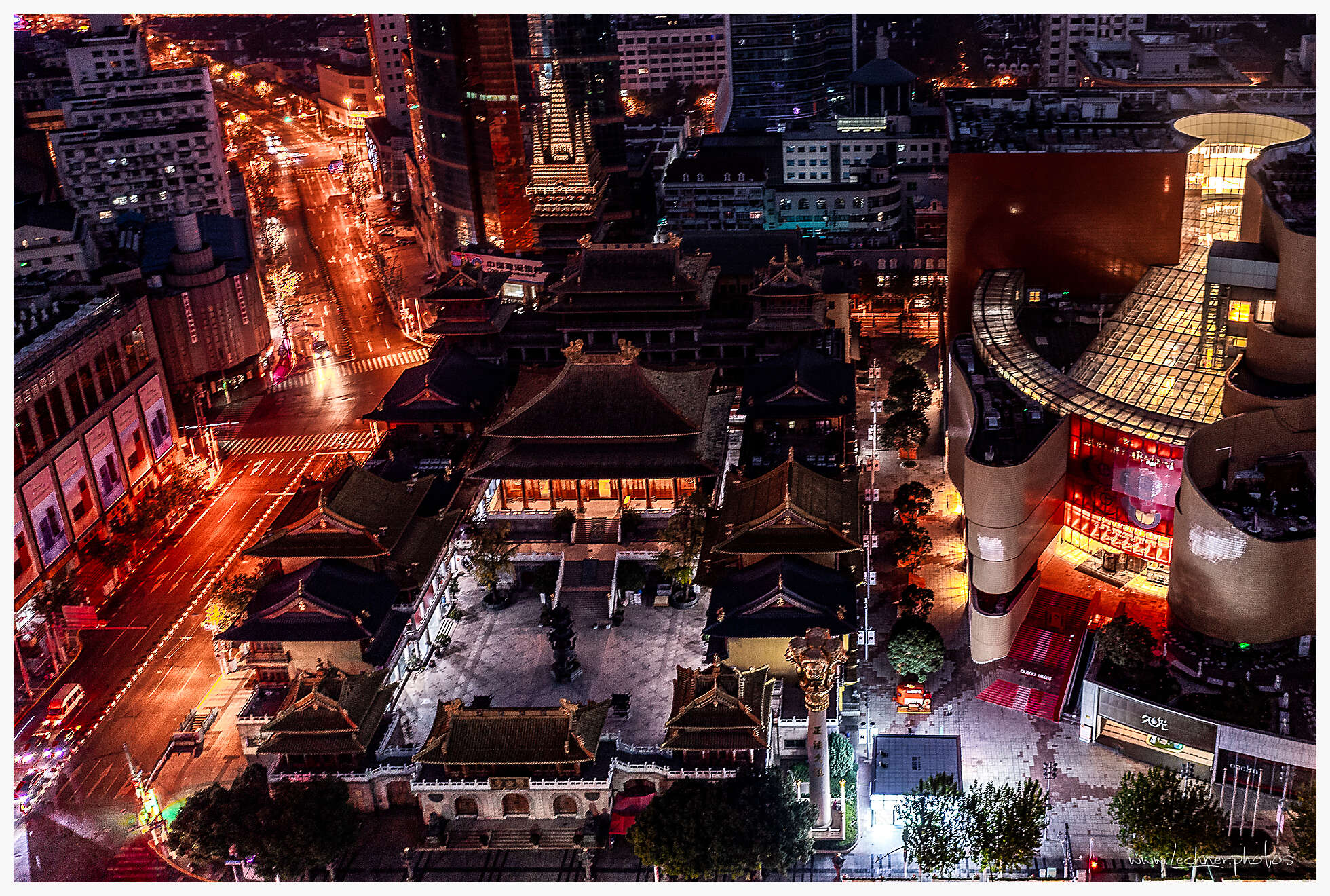 Jing'An Temple at night