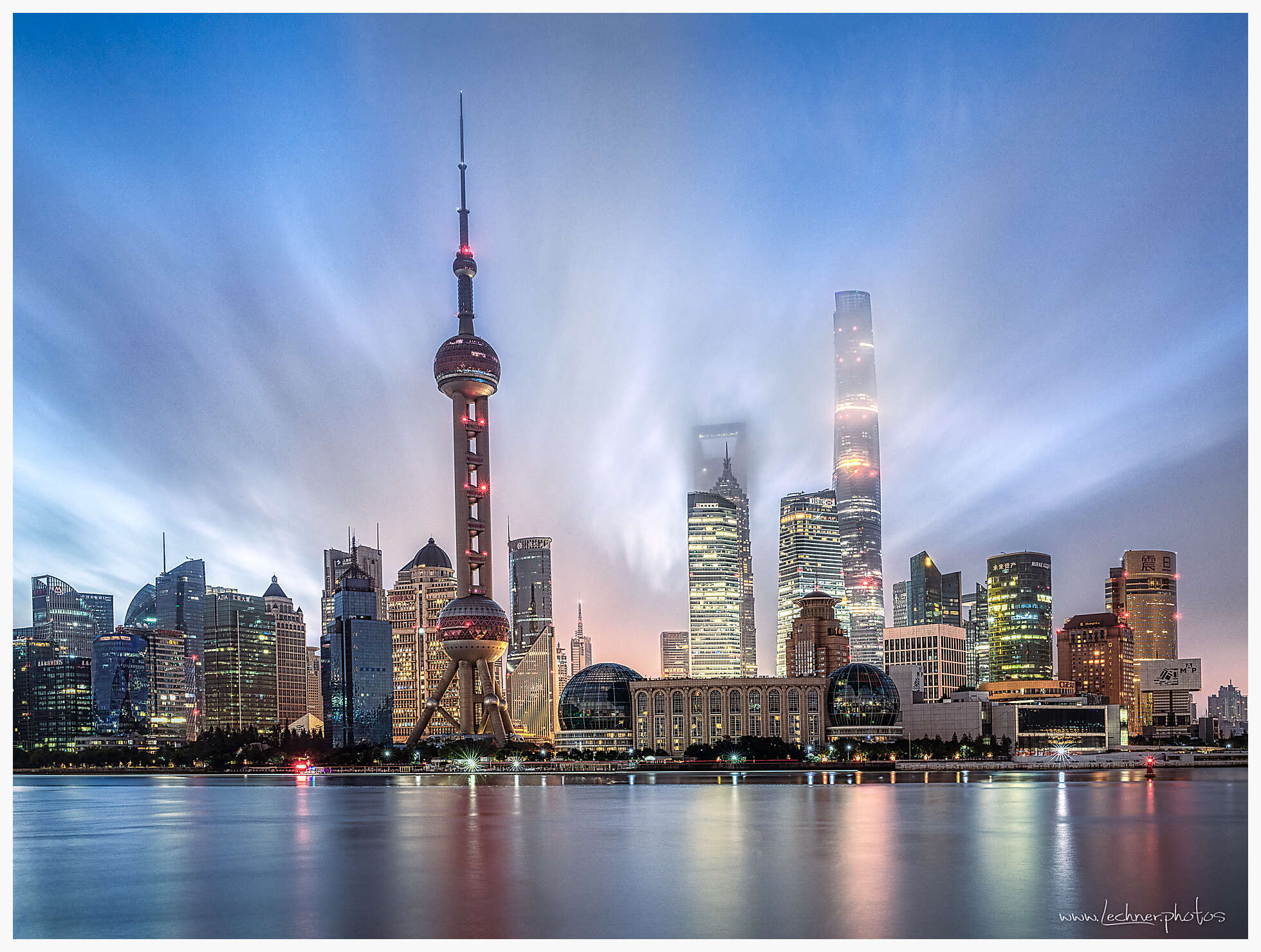 Poppy colors at the Bund