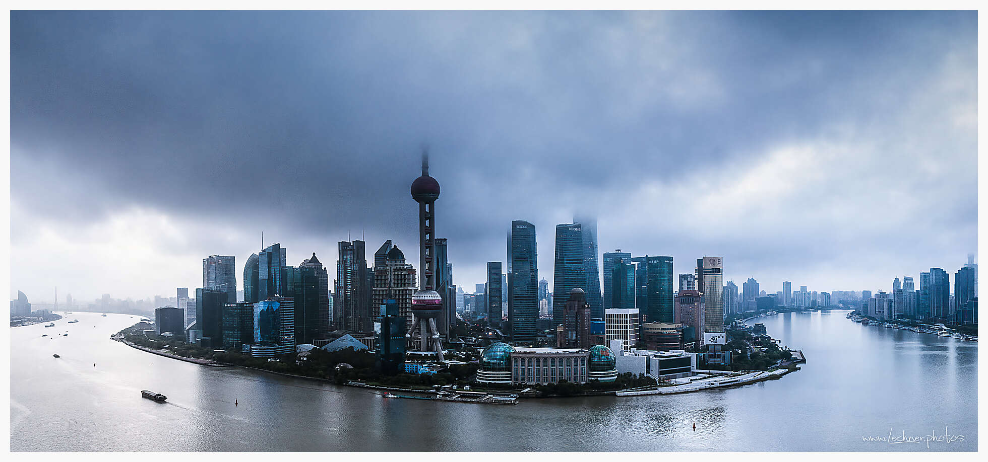 20211010 grey bund Bearbeitet - Shanghai Skyline