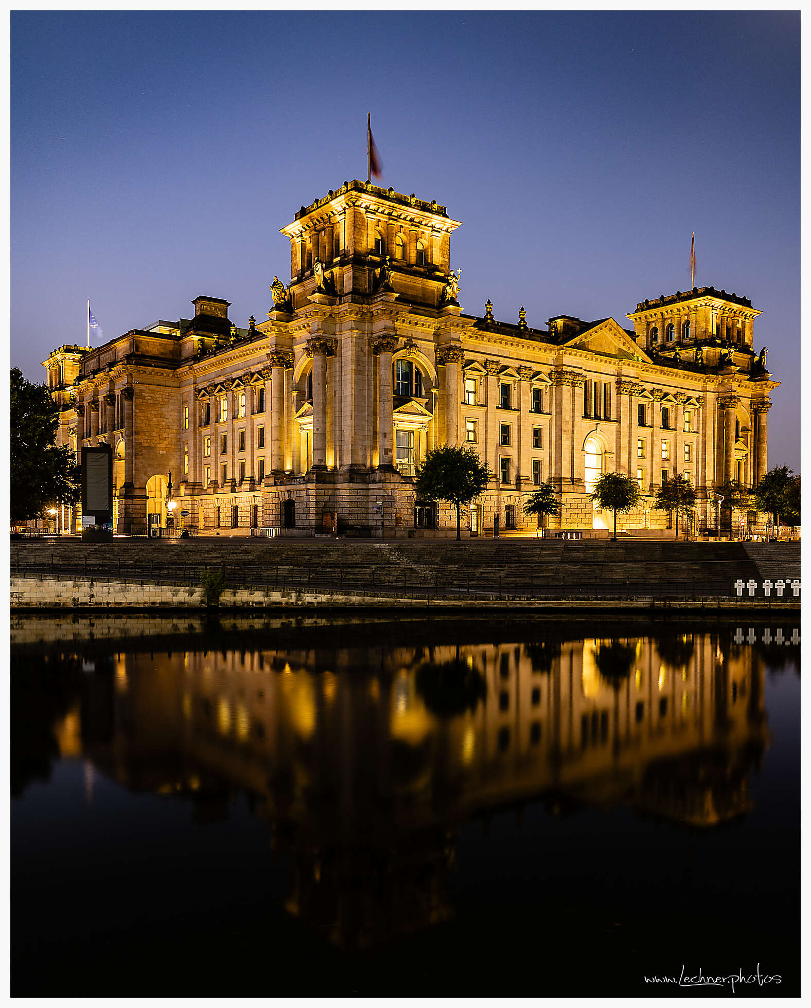 Reichstag morning reflection