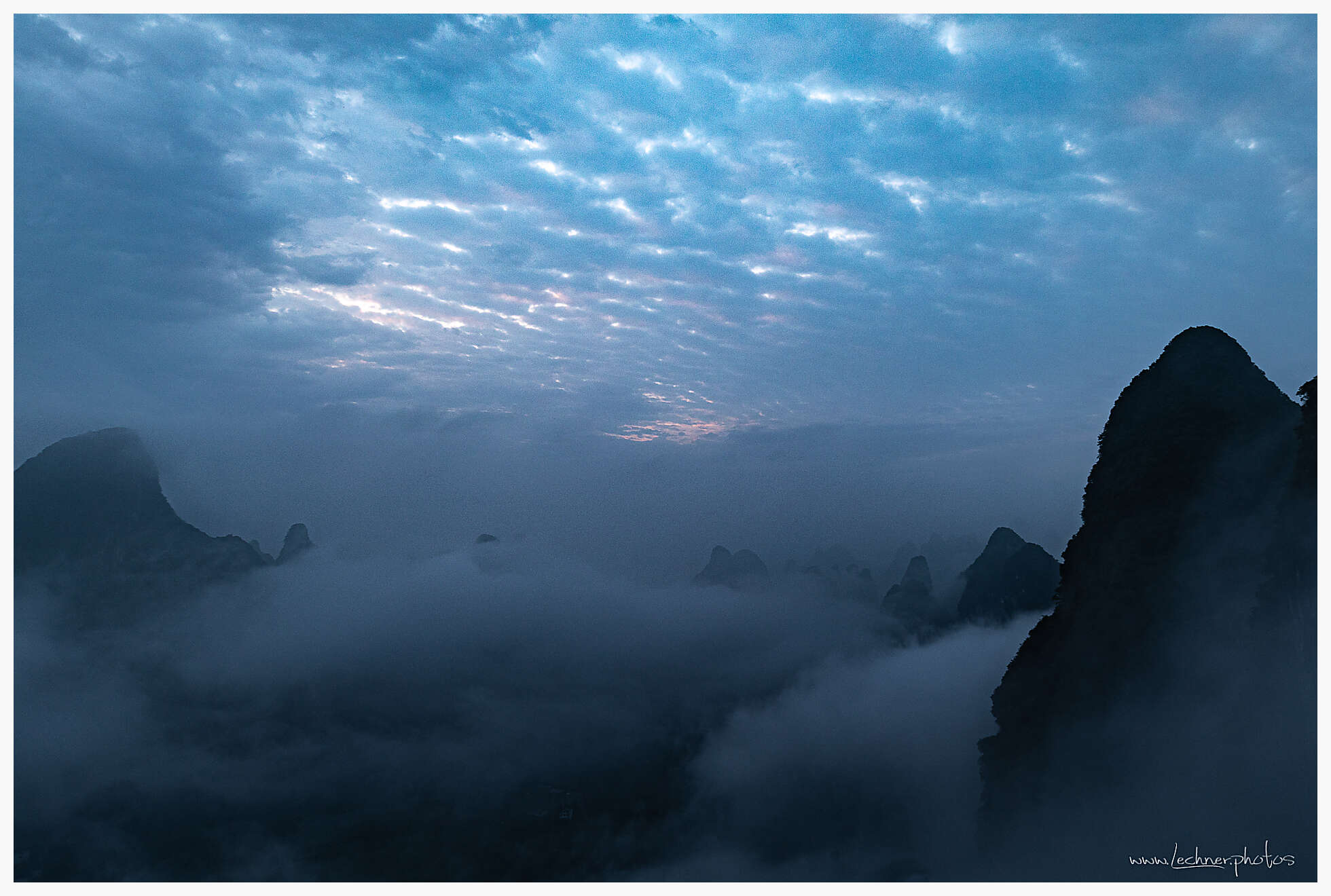 Sun rise at Xianggong Hill